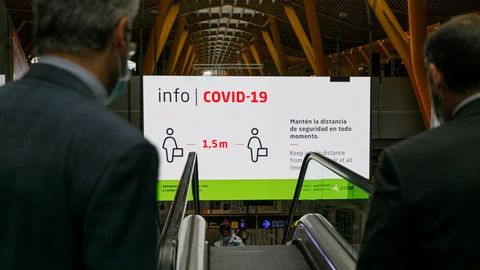 Señalización del Covid-19 en el aeropuerto de Barajas