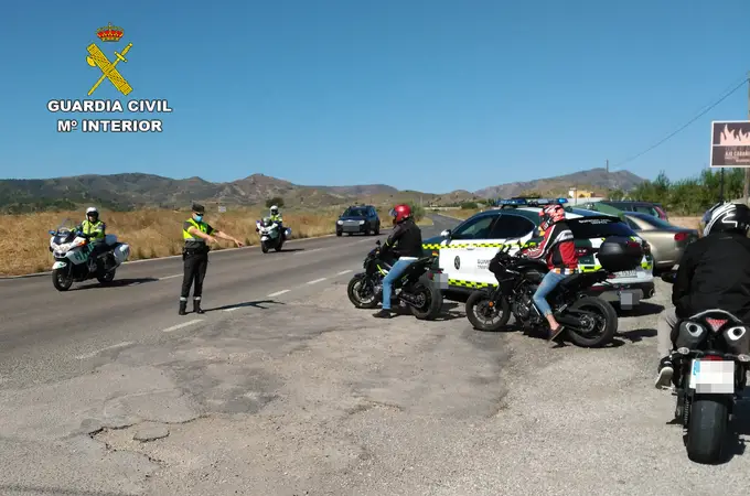 La Guardia Civil detiene a dos motoristas que circulaban a más del doble de la velocidad permitida