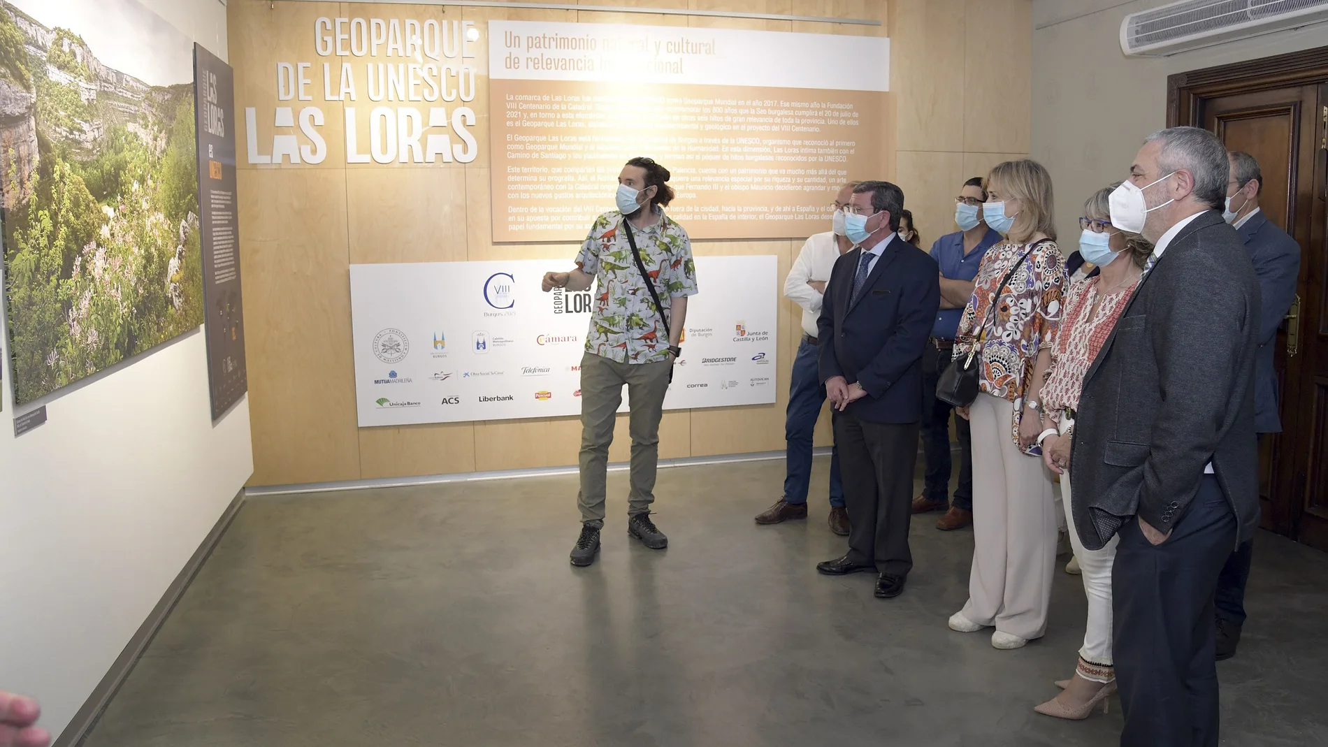 El presidente de la Diputación de Burgos, César Rico, visita la exposición "Geoparque de la Unesco: Las Loras: un patrimonio natural y cultural de relevancia internacional"