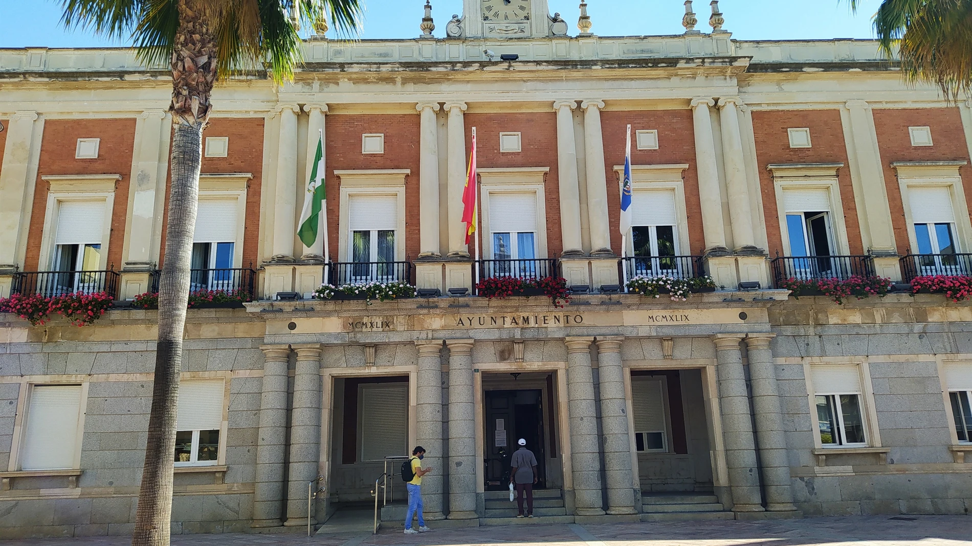 Huelva.- El Ayuntamiento y Gran Teatro conmemora el Día Mundial del Síndrome de Dravet iluminando de morado sus fachadas