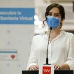 La presidenta de la Comunidad de Madrid, Isabel Díaz Ayuso, durante la presentación de la Tarjeta Sanitaria Virtual, este lunes, en una farmacia madrileña.