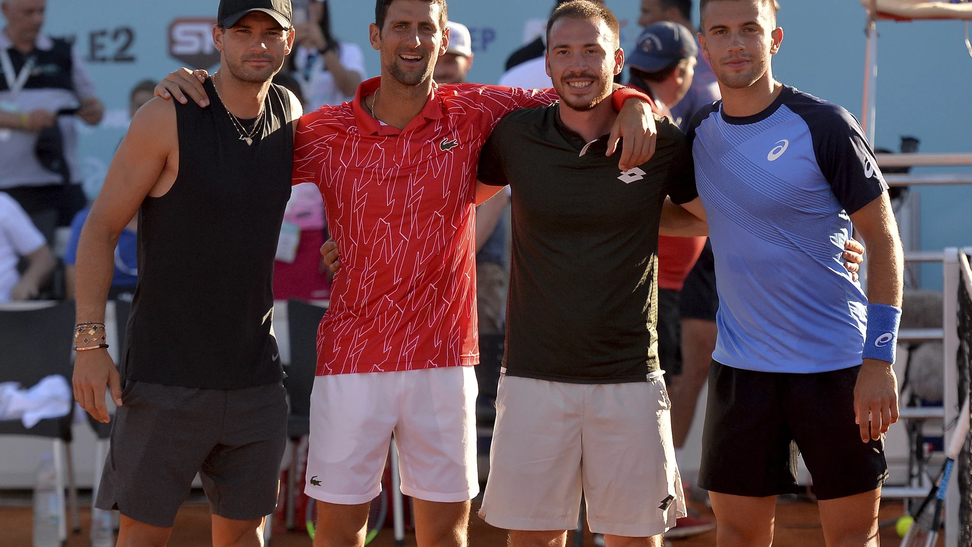Novak Djokovic posa al final de su torneo con Grigor Dimitrov, Viktor Troicki y Borna Coric