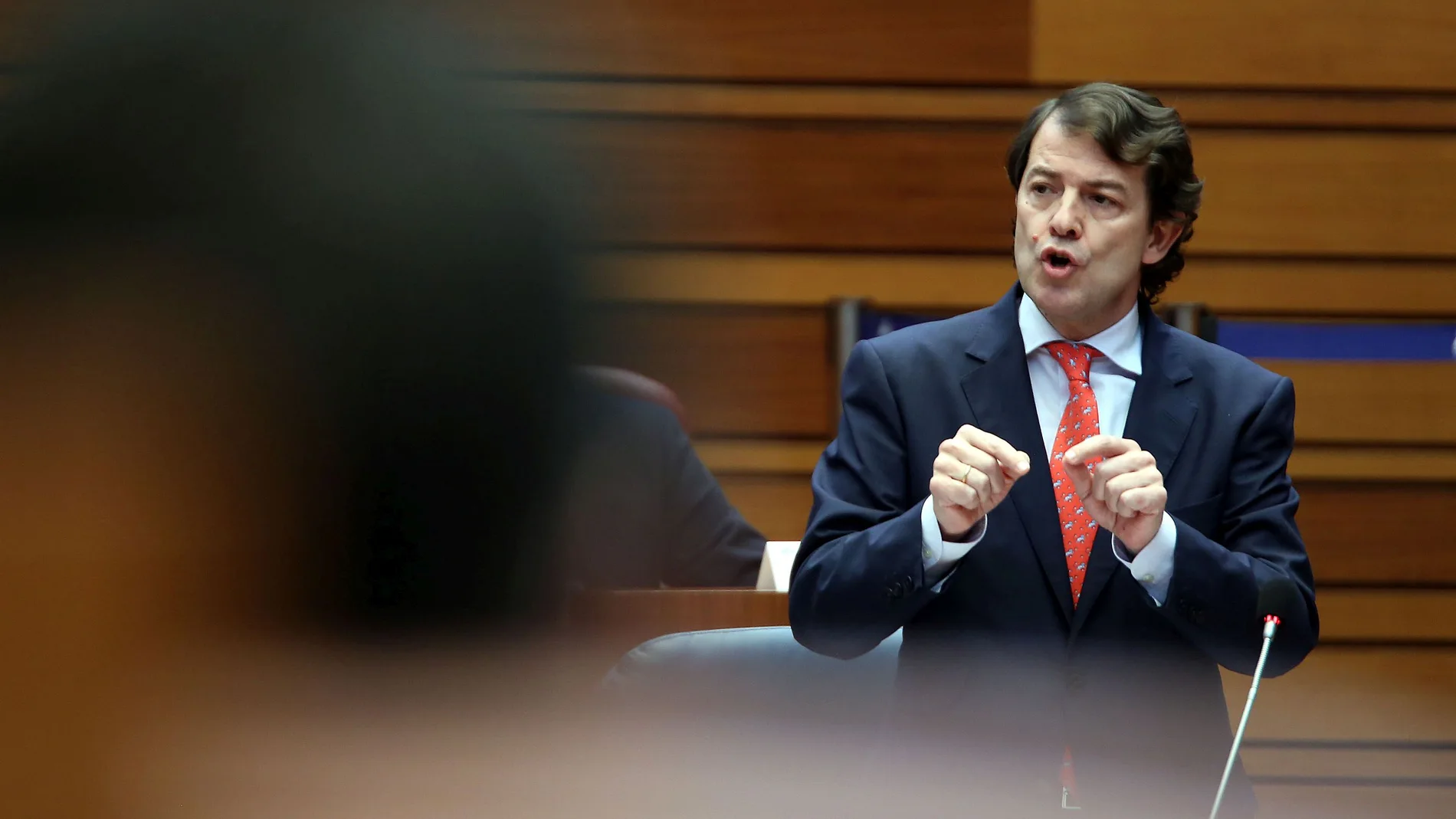 El presidente de la Junta, Alfonso Fernández Mañueco, durante su cara a cara con el socialista Luis Tudanca