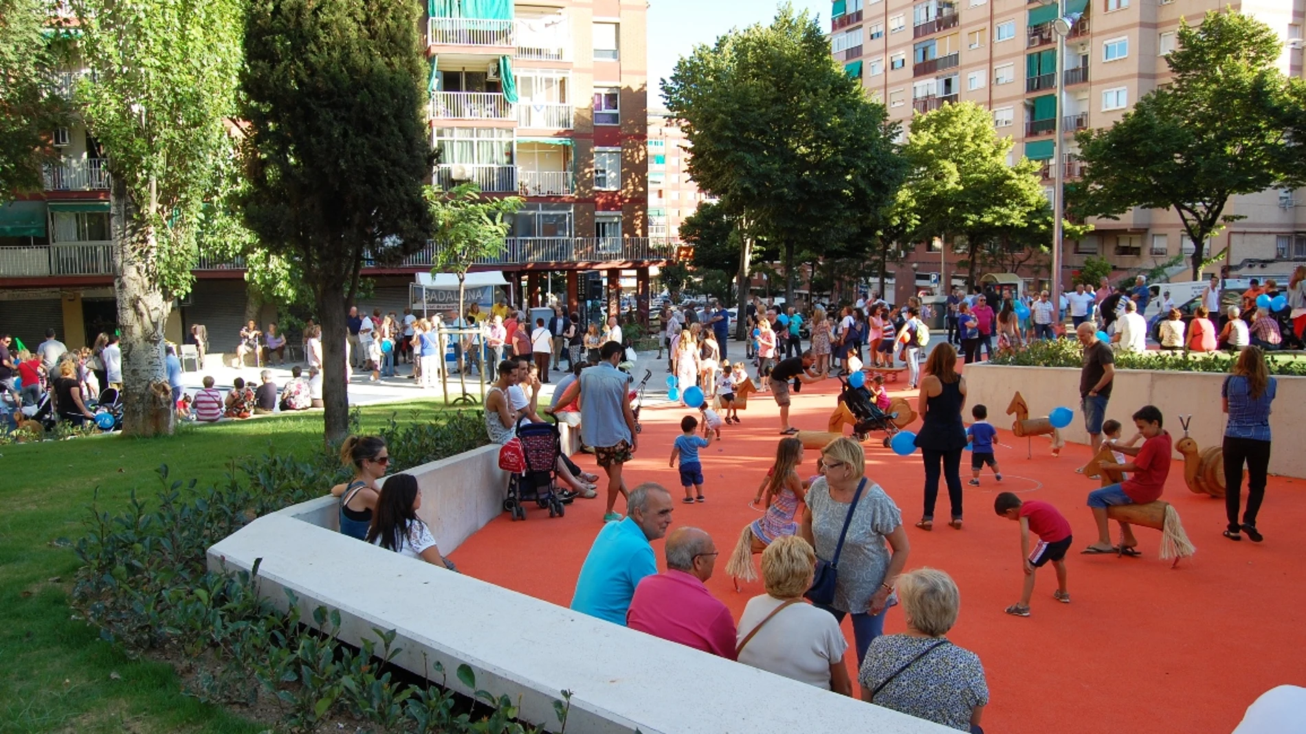 En la imagen, una plaza del barrio de Llefià