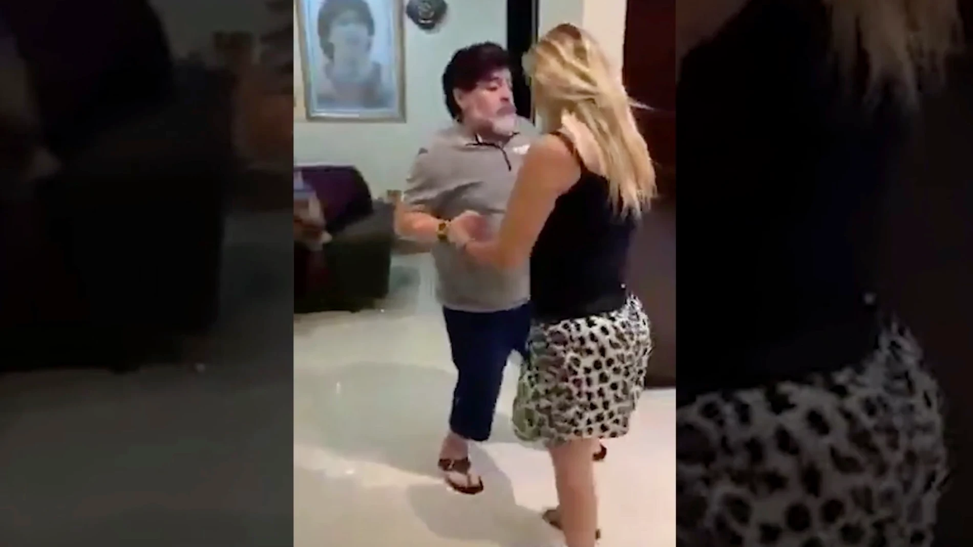 Imagen del vídeo de Maradona enseñando el culo.