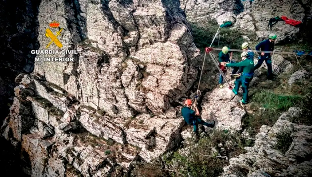 Dispositivo de búsqueda de la Guardia Civil del montañero desaparecido en noviembre en Segovia