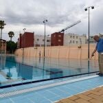 Imagen de una piscina municipal en Murcia