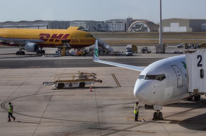 Una de las pistas del aeropuerto de San Pablo en Sevilla, el de mayor crecimiento de Europa durante 2018 y 2019 recuperará la próxima semana un 50% de su actividad