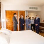 El delegado del Gobierno en Castilla y León, Javier Izquierdo, y el presidente de Paradores, Oscar López, visitan el Parador de Benavente (Zamora), con motivo de la reapertura de la red hotelera de la compañía