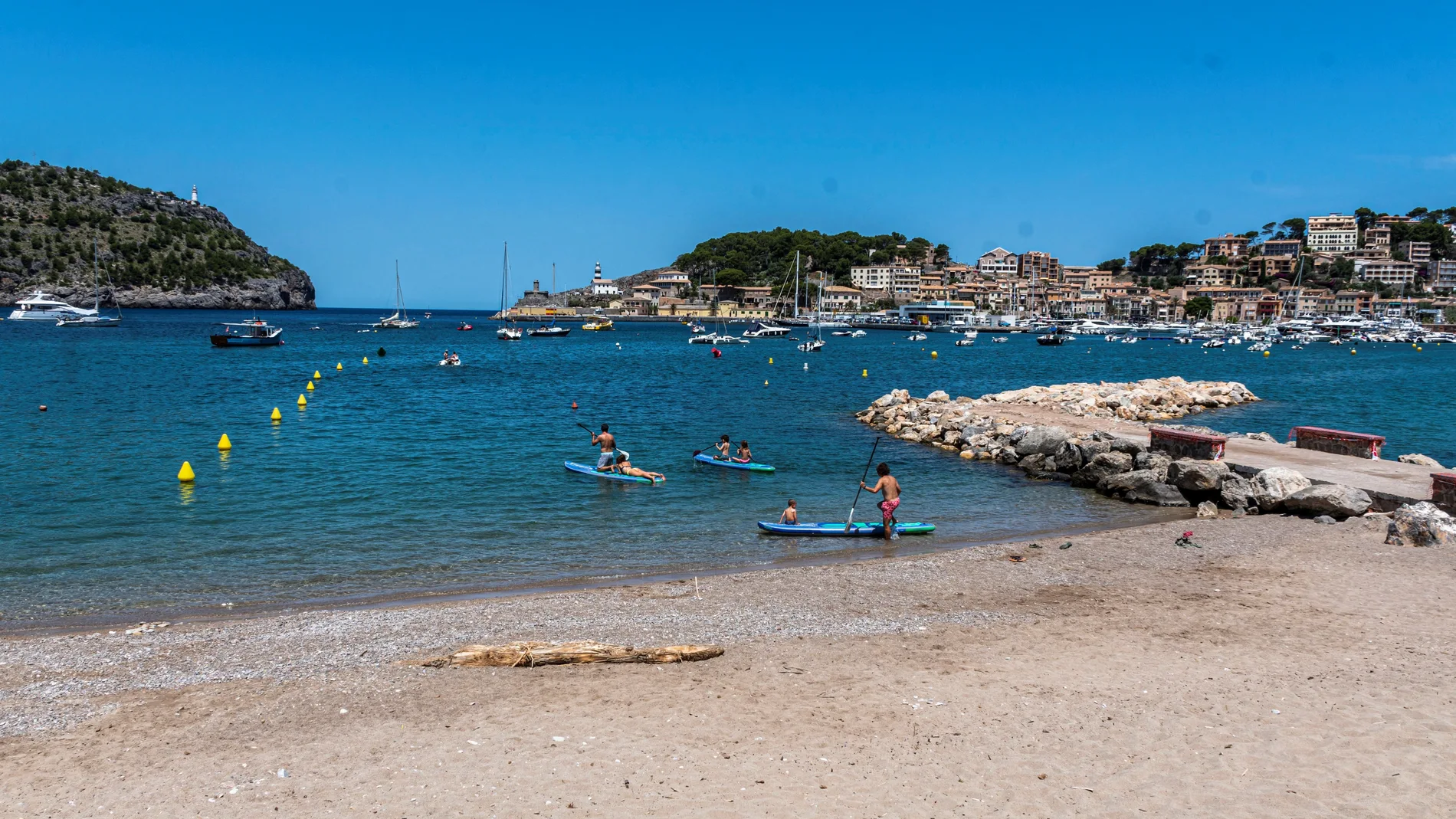 Playas semi vacías en Baleares debido a la escasez de turistas
