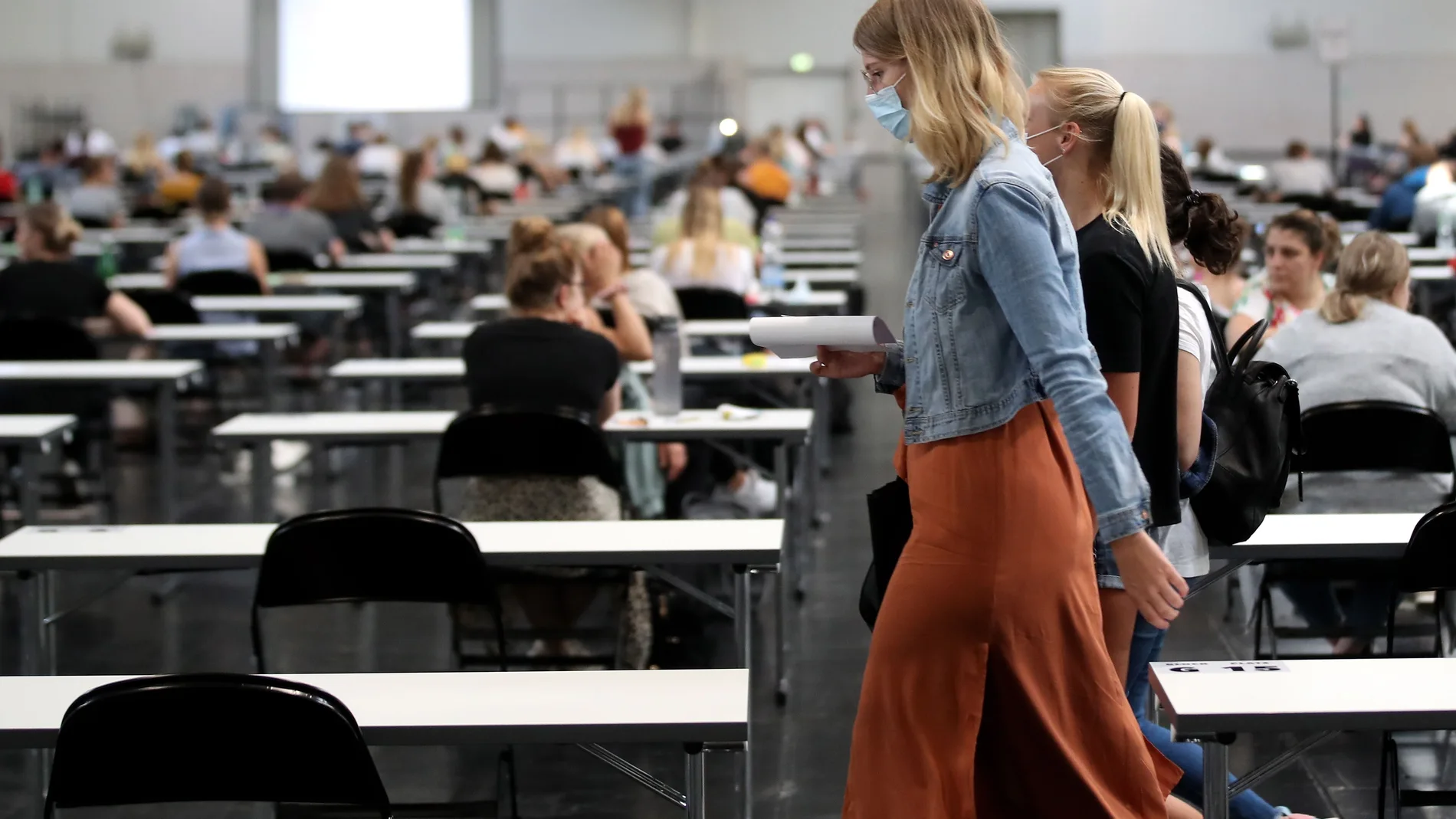 Students of the Technical University Dortmund write their exams in the exhibition hall