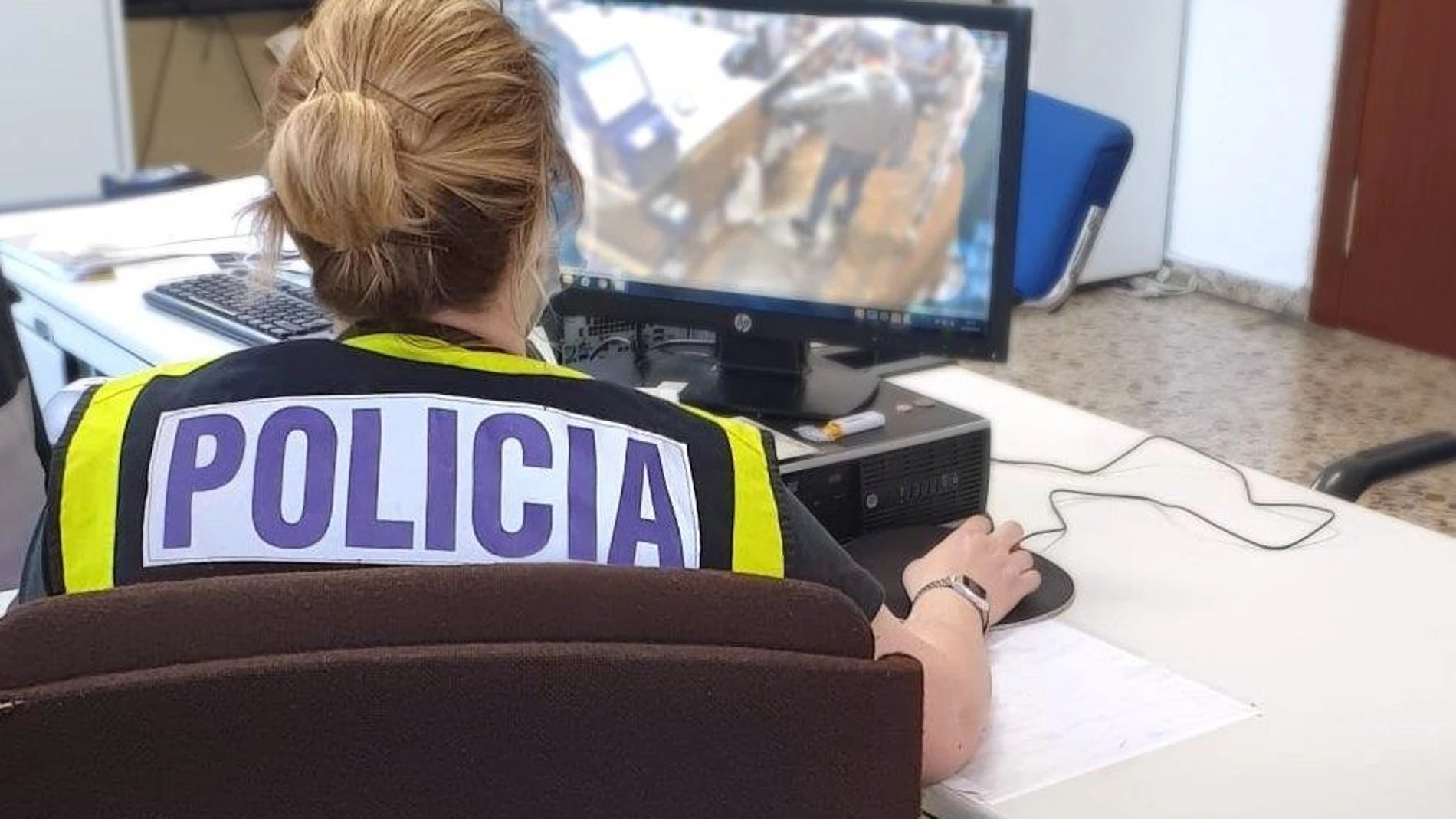 Sust.- Sucesos.- La Policía Nacional detiene a cuatro personas por compartir 'stickers' de pornografía infantil