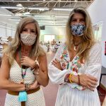 De izquierda a derecha, Ana Porras y Yolanda Gutiérrez-Novis, las impulsoras de Mascarillas a la moda.