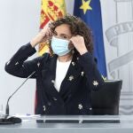 La ministra portavoz y de Hacienda, María Jesús Montero, a su llegada a la rueda de prensa tras la celebración de un Consejo de Ministros extraordinario en Moncloa