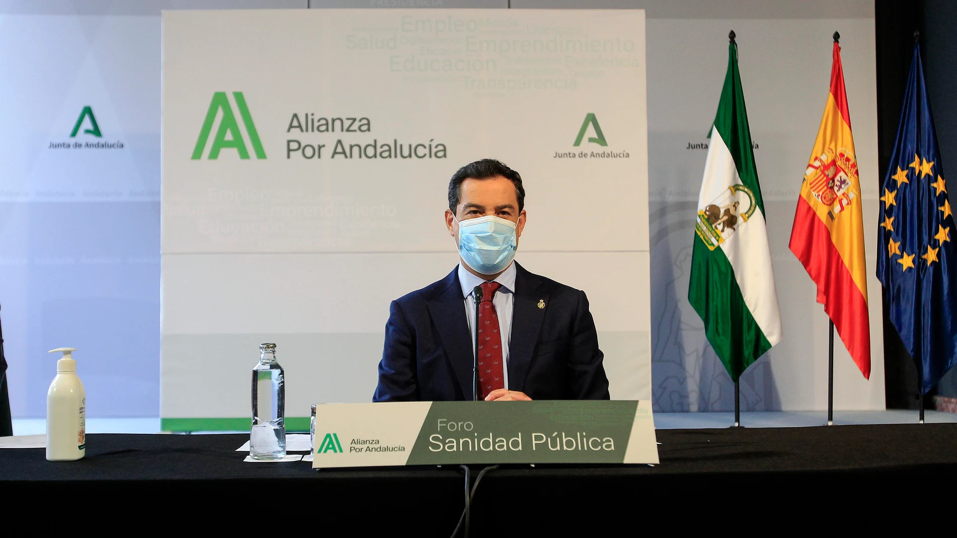 El presidente de la Junta de Andalucía, Juanma Moreno, preside el Foro Sanidad Publica en el Palacio de San Telmo