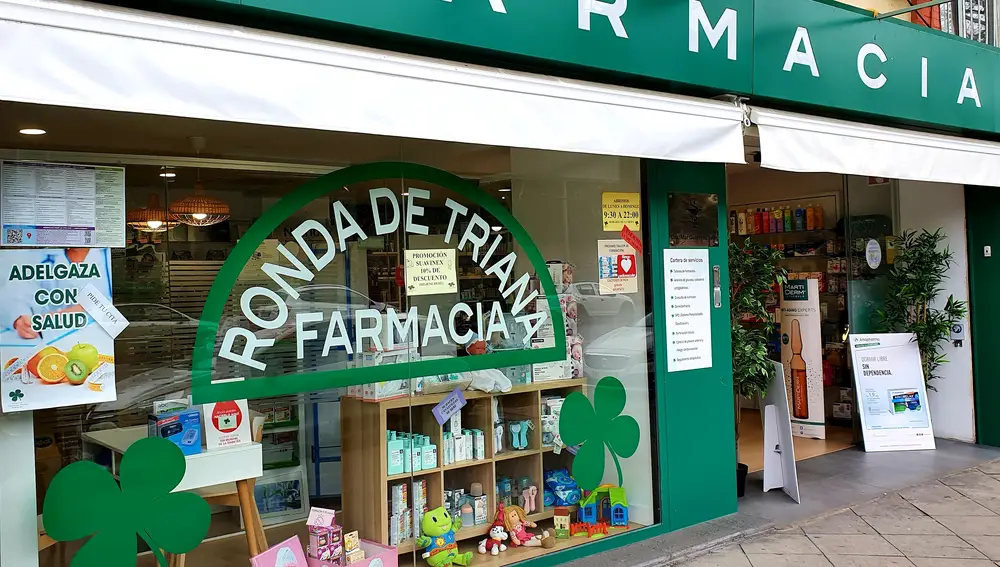 Farmacia Ronda de Triana, que se centra en la atención personalizada y asistencial