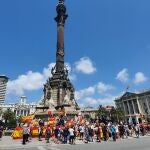 Acto de Vox ante la estatua de Colón en Barcelona