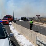 La Guardia Civil no esperó a los bomberos y dos agentes se introdujeron en la cabina para rescatar al herido