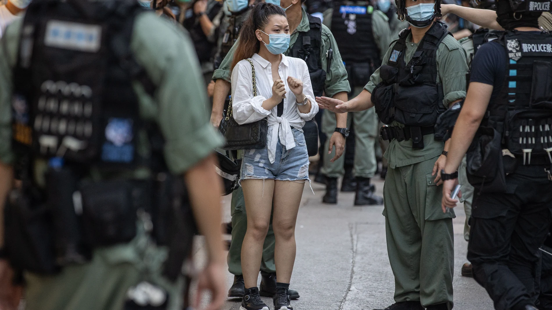 Los hongkoneses salieron ayer a la calle contra la ley de Pekín en una marcha silenciosa que terminó en detenciones