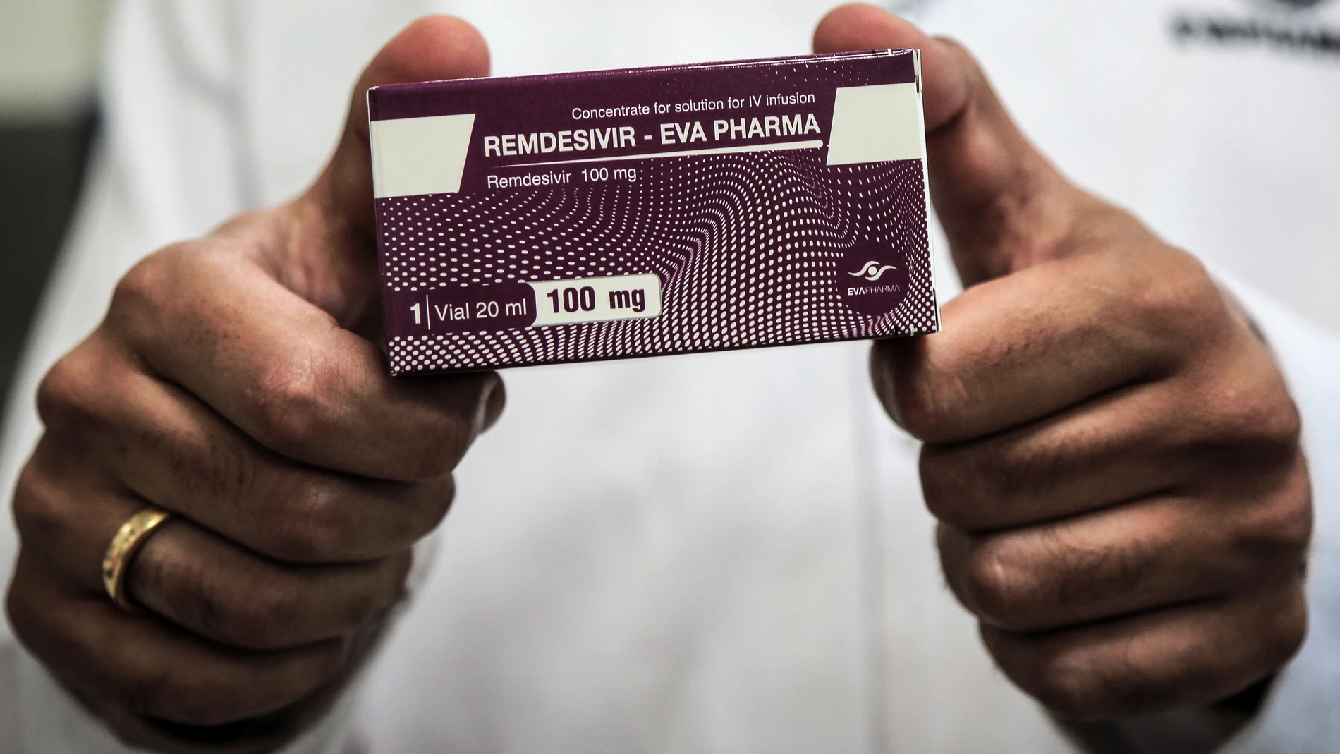29 June 2020, Egypt, Giza: An employee of Egyptian pharmaceutical company Eva Pharma holds a pack containing vials of Remdesivir, a broad-spectrum antiviral medication approved as a specific treatment for COVID-19, at the company's factory, which started producing the drug this week with a production capacity of up to 1.5 million doses per month. Photo: Fadel Dawood/dpa29/06/2020 ONLY FOR USE IN SPAIN