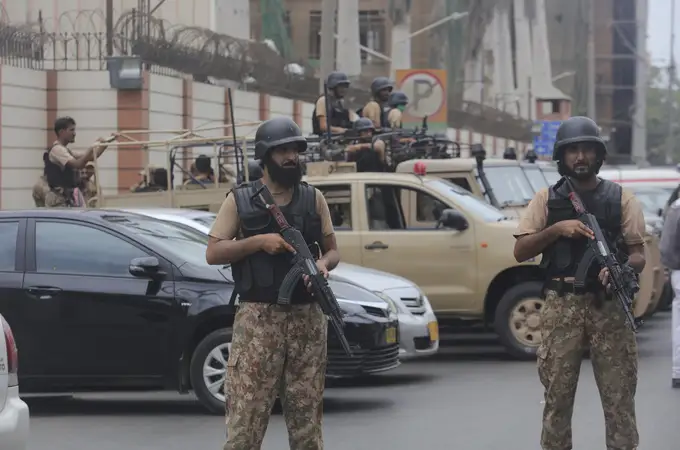 Diez muertos en un ataque contra la Bolsa de Pakistán