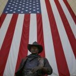 La estatua del actor John Wayne a la entrada del aeropuerto de Orange County (AP Photo/Jae C. Hong).