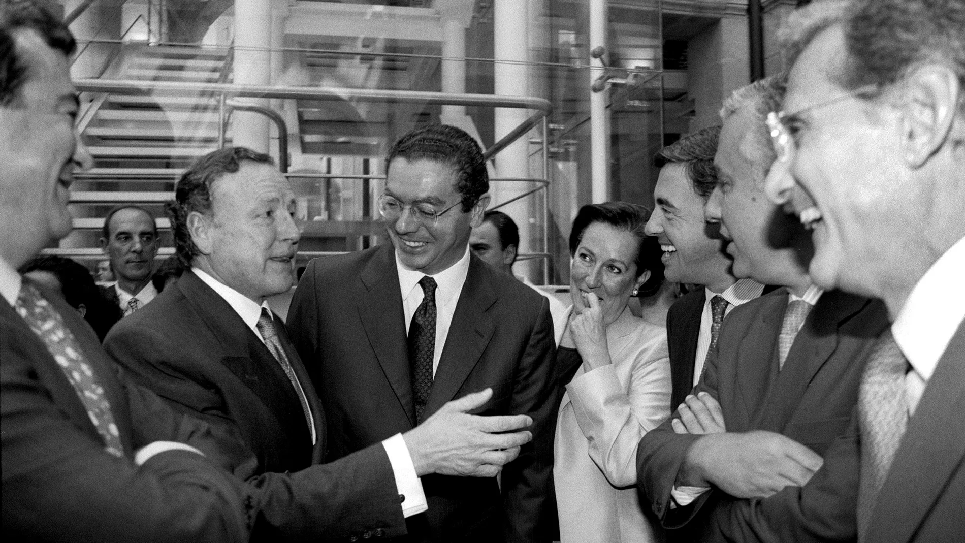 La toma de posesión de Gallardón del año 1999, en la que aparece acompañado de Álvarez del Manzano y otros destacados dirigentes del PP