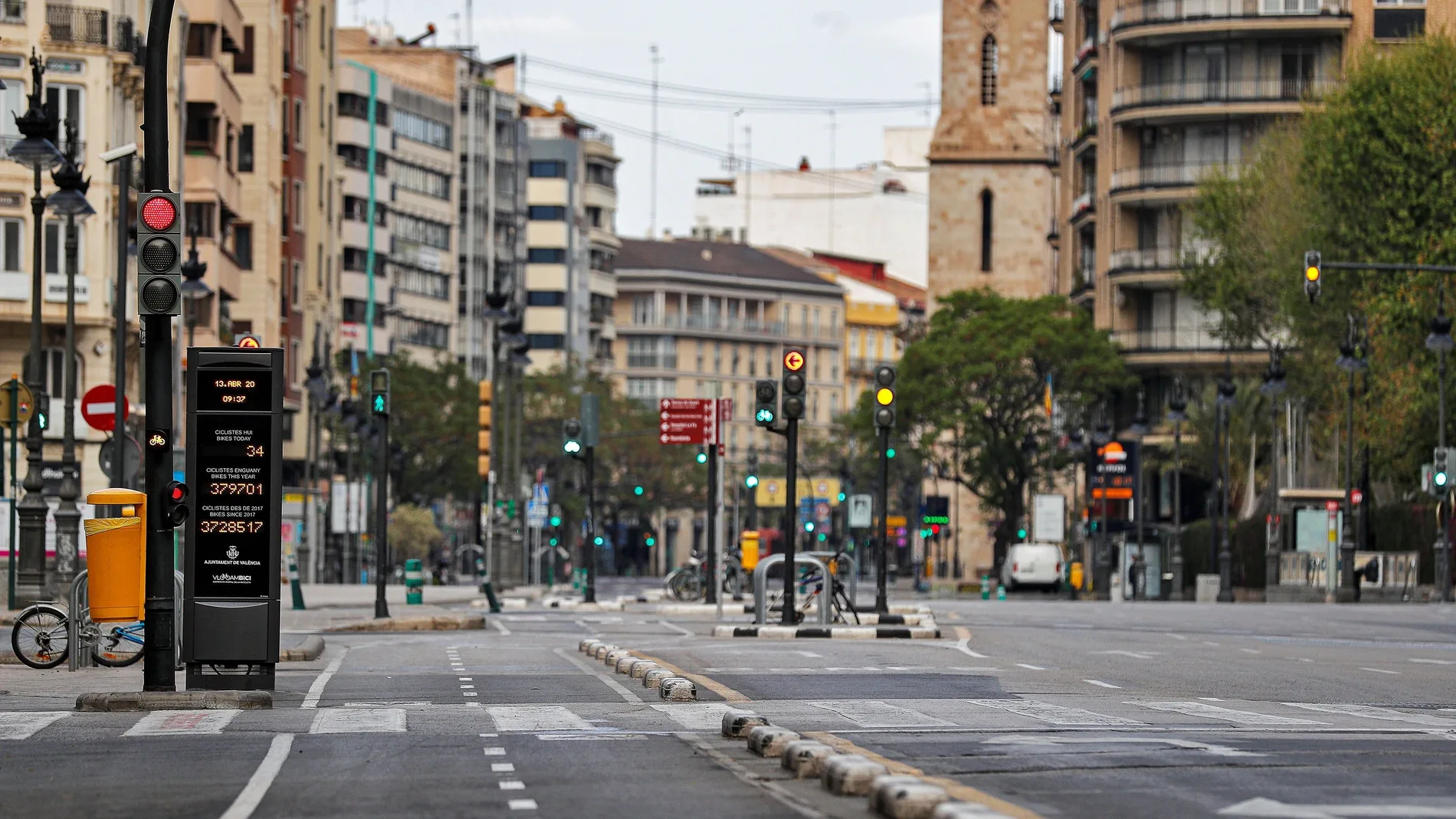 Muchas oficinas del centro de Valencia están cerradas y las que quedan en sus ubicaciones están negociando a la baja los precios con los propietarios en porcentajes que oscilan entre el 25 y el 30 por ciento