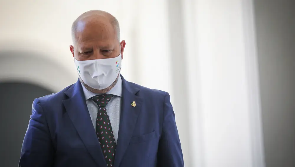 El consejero de Educación y Deporte, Javier Imbroda a su llegada a la rueda de prensa posterior al Consejo de Gobierno de la Junta