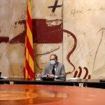 GRAFCAT8769. BARCELONA, 30/06/2020.- El presidente de la Generalitat, Quim Torra, su vicepresidente, Pere Aragonés (i), y la consellera de la Presidencia, Meritxell Budó, durante la reunión semanal del gobierno catalán que se ha celebrado este martes. EFE/Toni Albir