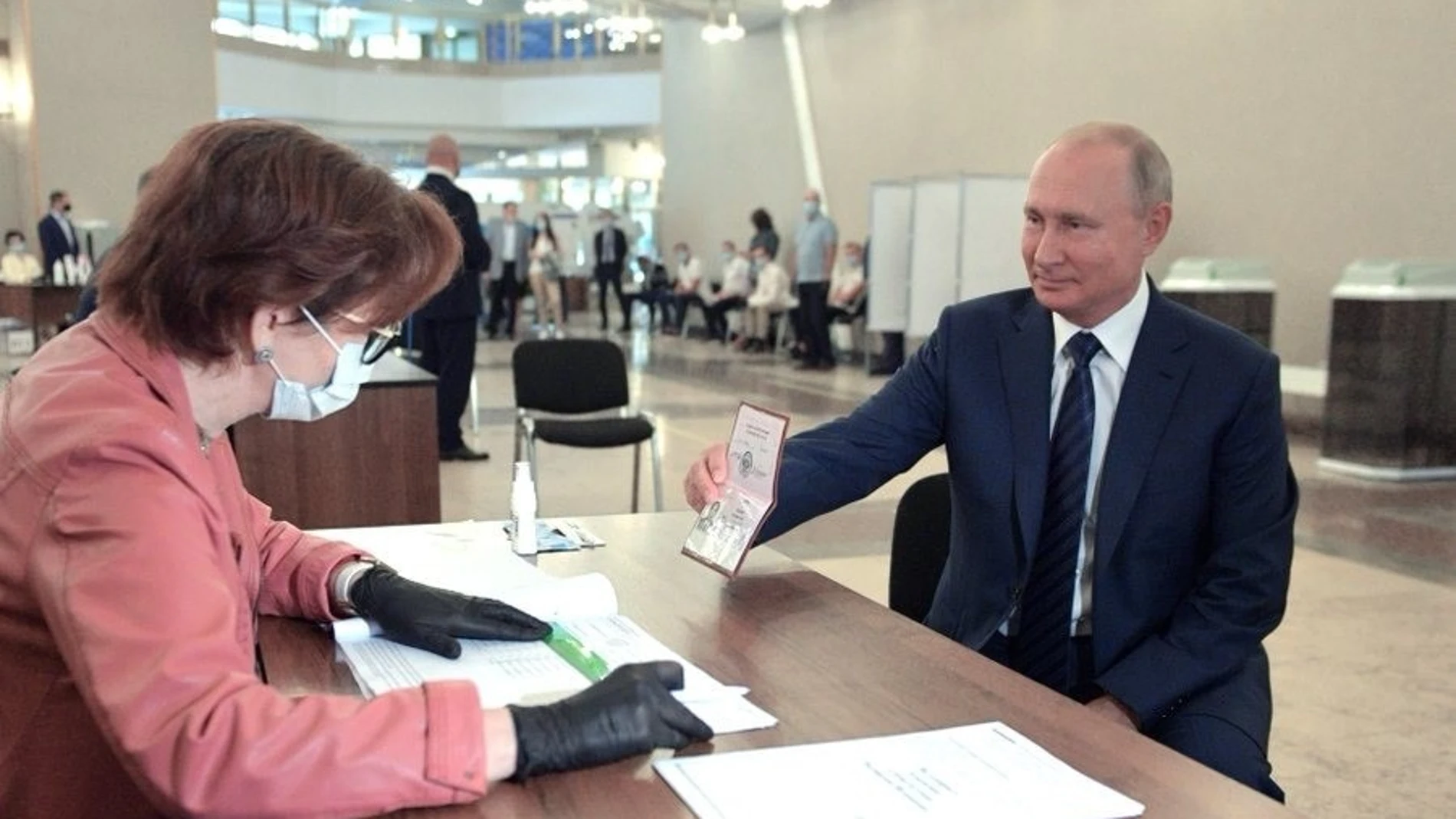 Rusia.- Primeros resultados señalan la aprobación de las reformas constitucionales en Rusia con un 72% de voto a favor