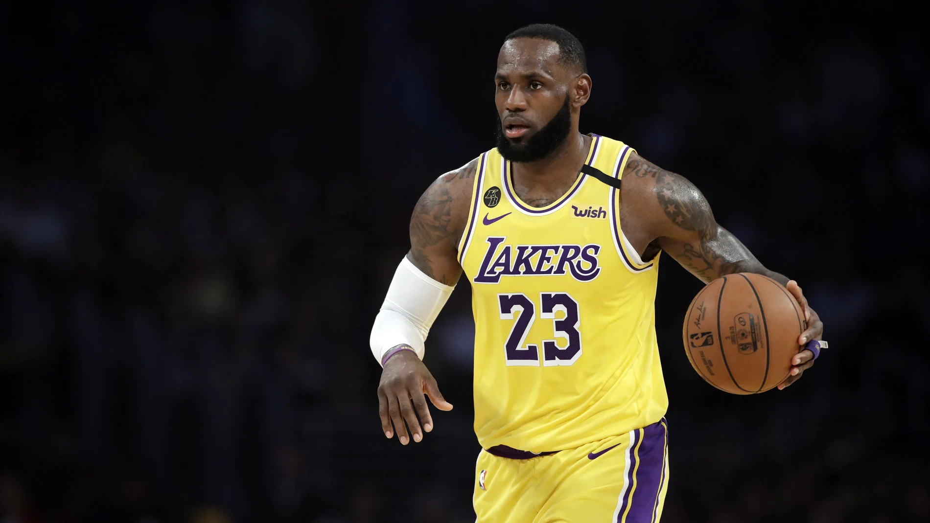 LeBron James volverá a liderar a los Lakers en el regreso de la NBA. (AP Photo/Marcio Jose Sanchez, File)