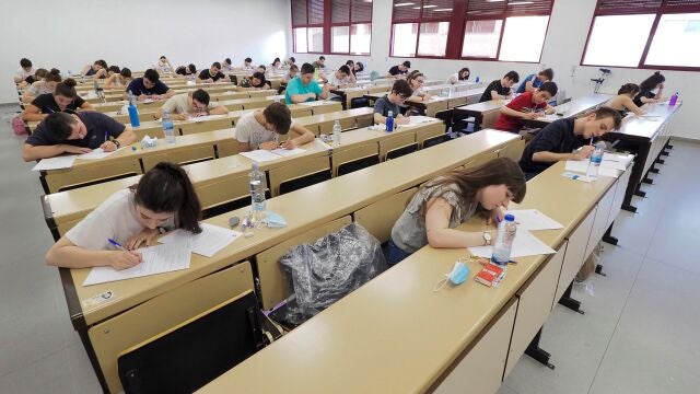 Alumnos realizan los exámenes de Evaluación de Bachillerato para el Acceso a la Universidad (EBAU) en Valladolid