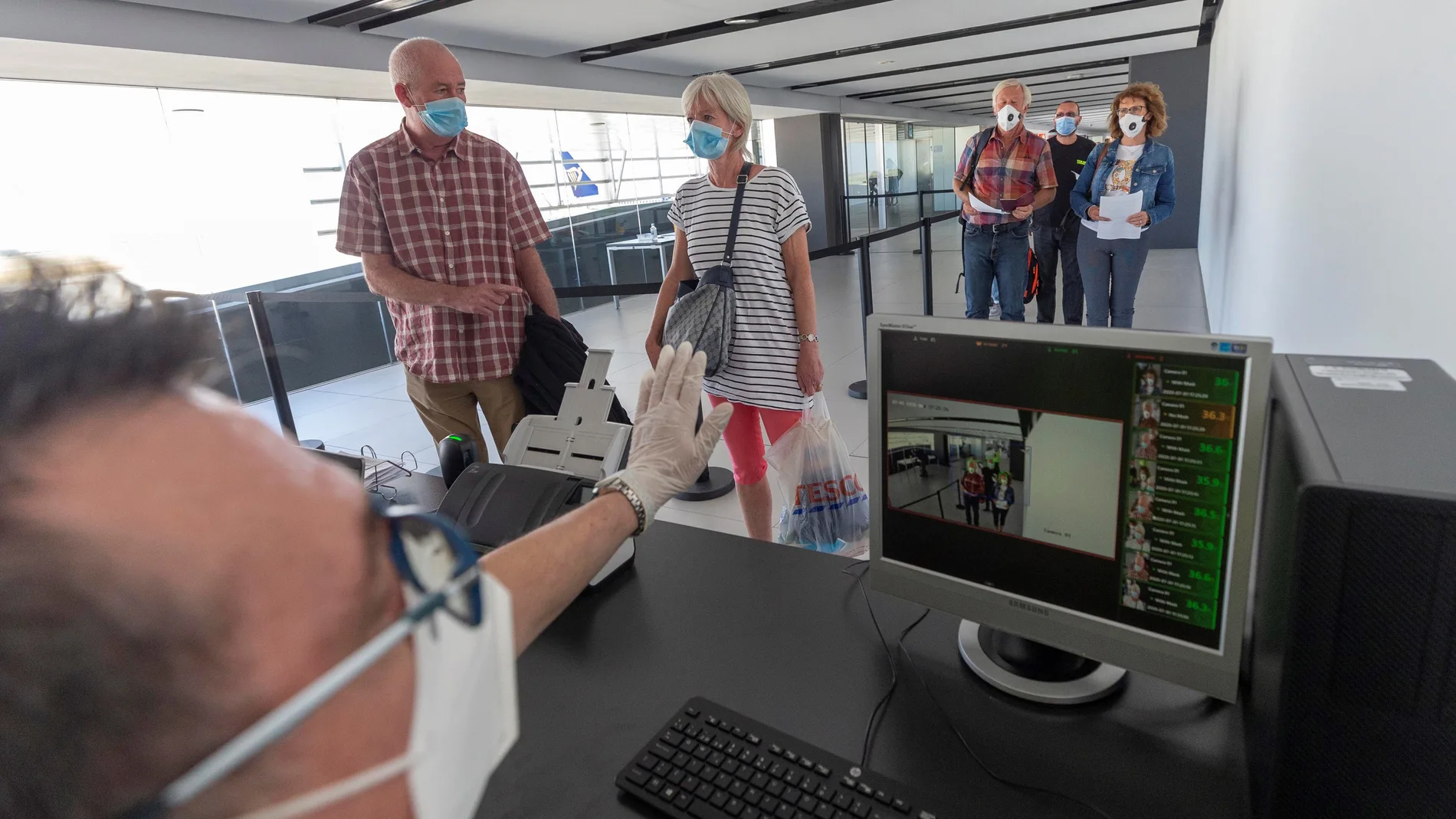 Aterriza en el aeropuerto de Corvera el primer vuelo tras pandemia de Covid
