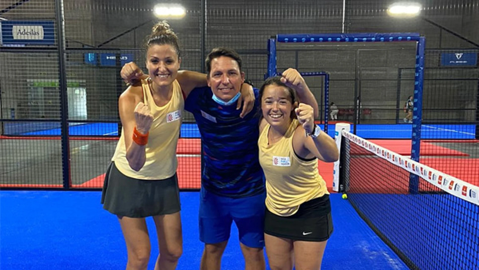 Carla Tur y Pilar Escandell, con su entrenador