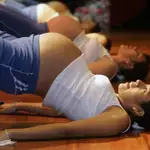 Un grupo de embarazadas haciendo ejercicio