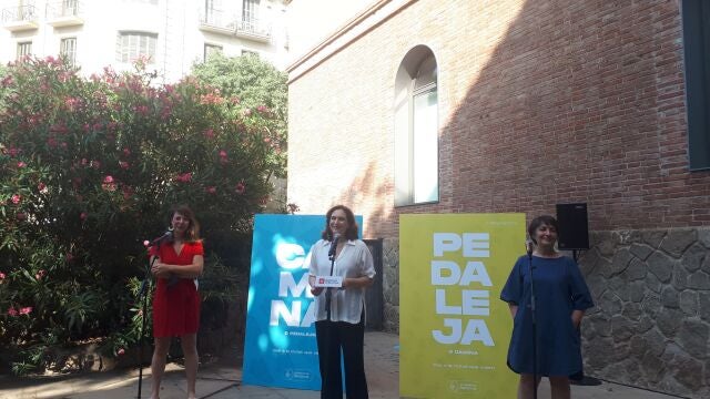 La teniente de alcalde de Urbanismo, Janet Sanz; la alcaldesa de Barcelona, Ada Colau; y la concejal de Movilidad, Rosa AlarcónEUROPA PRESS02/07/2020