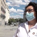 Valentina Cepeda, trabajadora de Clece, en la puerta del Congreso de los Diputados