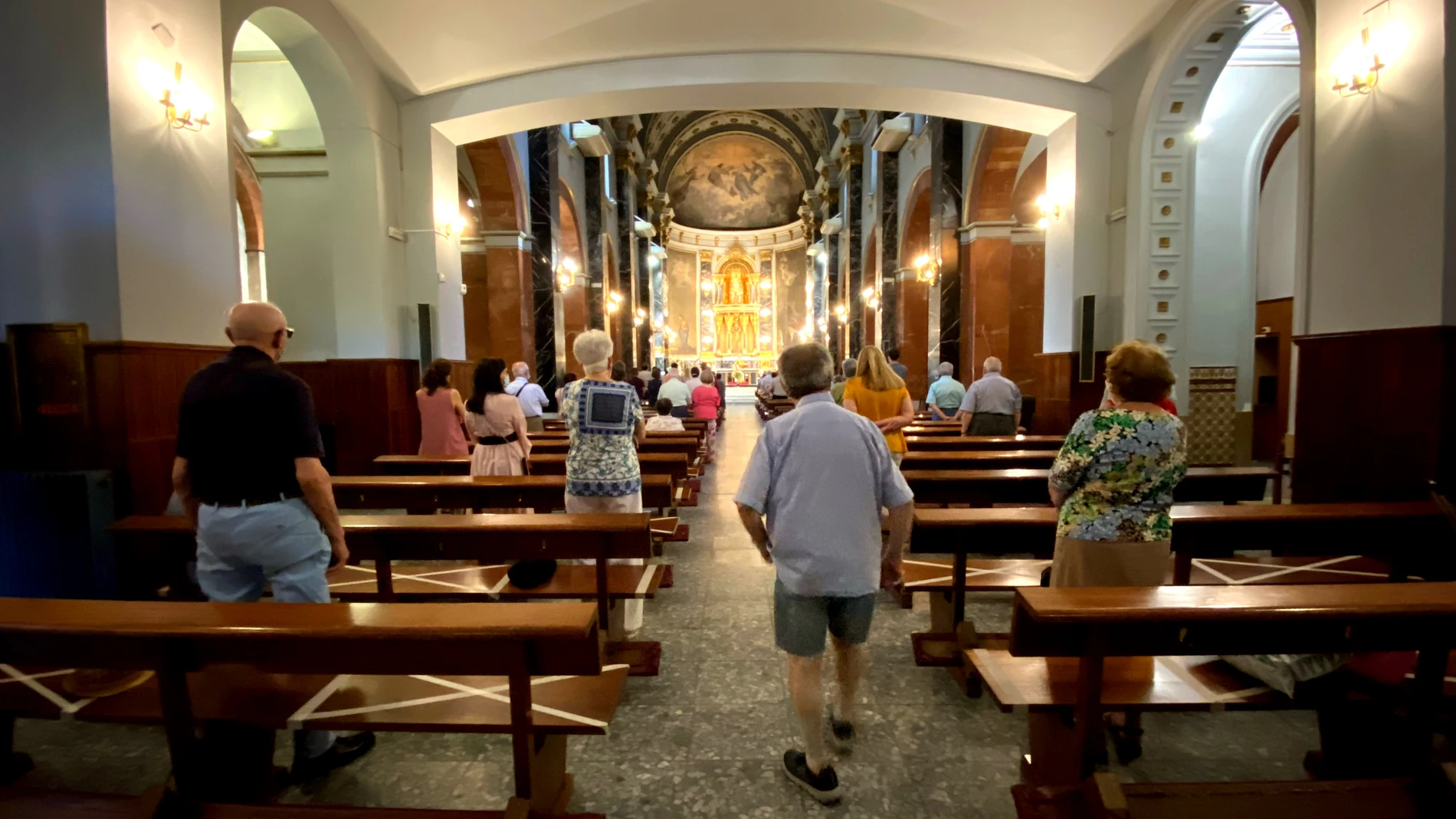 Misa celebrada el pasado junio en la iglesia Nuestra Señora de Covadonga, en la zona de Manuel Becerra
