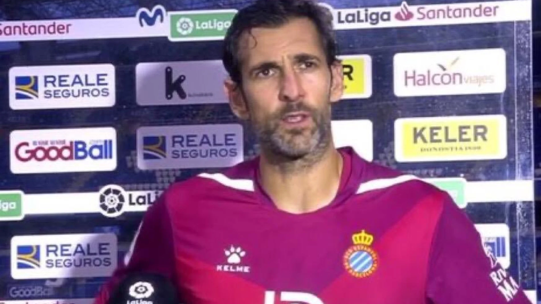 Diego López atiende a los medios de comunicación.