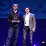 El presidente de la Diputación de Almería, Javier A García, con el cineasta David Martín de Los Santos