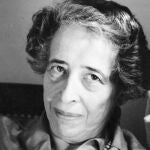 Hannah Arendt, una de las cuatro pensadoras que protagonizan «El fuego de la libertad»