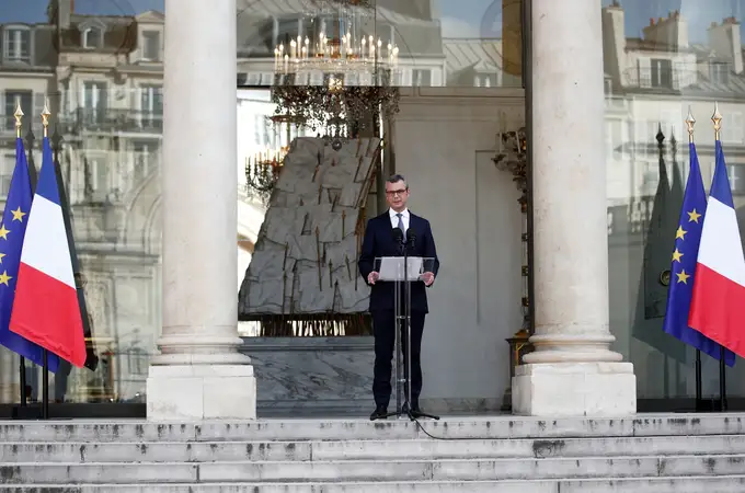 Macron encara la crisis con un Gobierno continuista y a la derecha