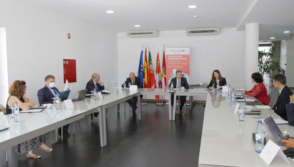Reunión del vicepresidente Igea con su homóloga del norte de Portugal, Ester Silva en miranda do Douro