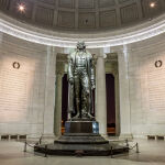Una de las estatuas de Thomas Jefferson ahora puestas en interrogante