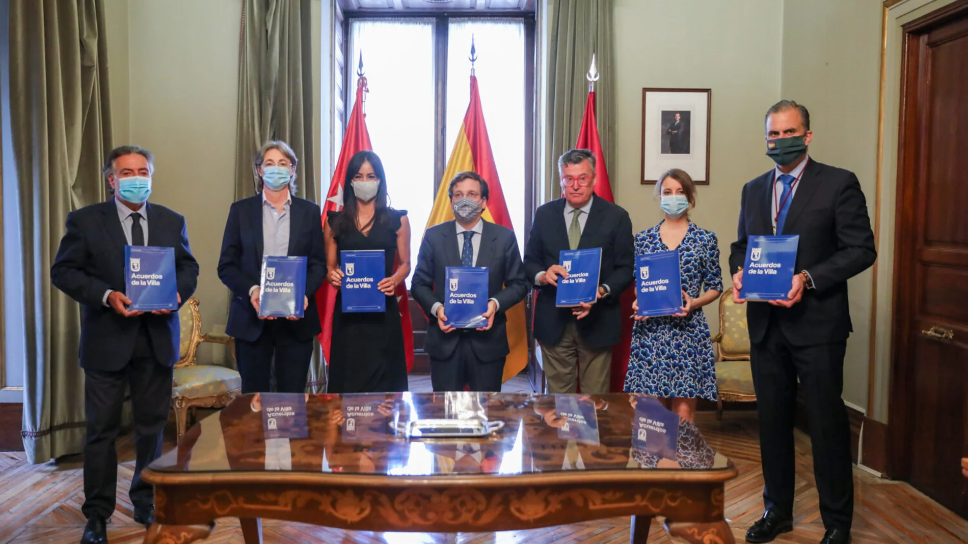 Firma de los Acuerdos de la Villa en la Asamblea de Madrid