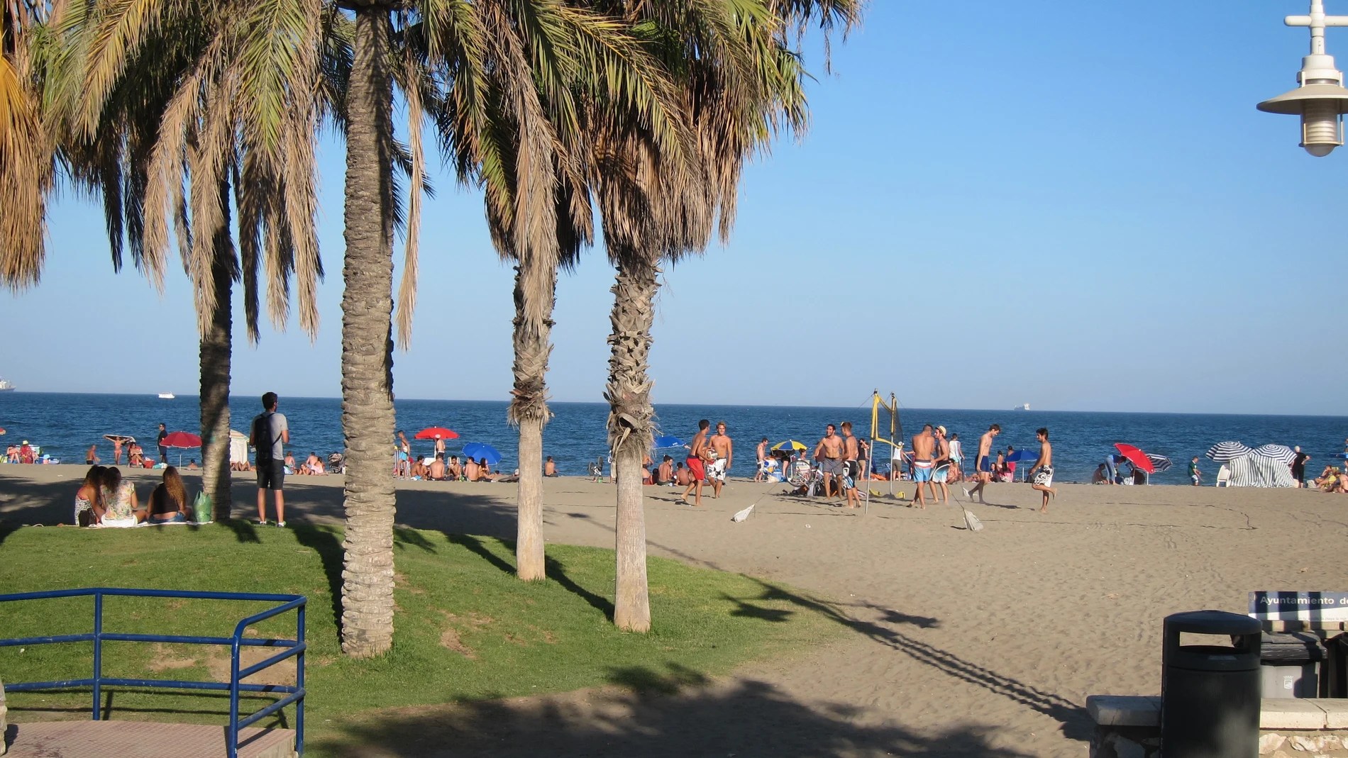 Málaga.- Sucesos.- Detenida una pareja por mantener relaciones sexuales en la playa de Huelin en plena tarde