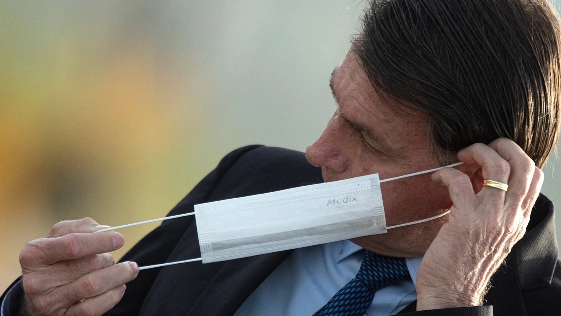 Presidente de Brasil, Jair Bolsonaro, confirma que es positivo de coronavirus