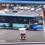 Al menos 21 personas murieron al caer un autobús con estudiantes a un embalse en China