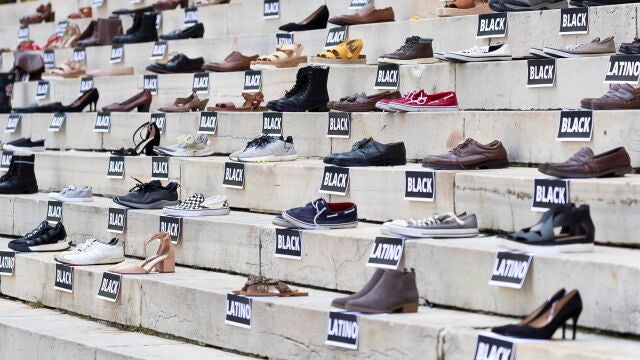 Centenares de zapatos que representan las víctimas de la violencia en la ciudad de Nueva York